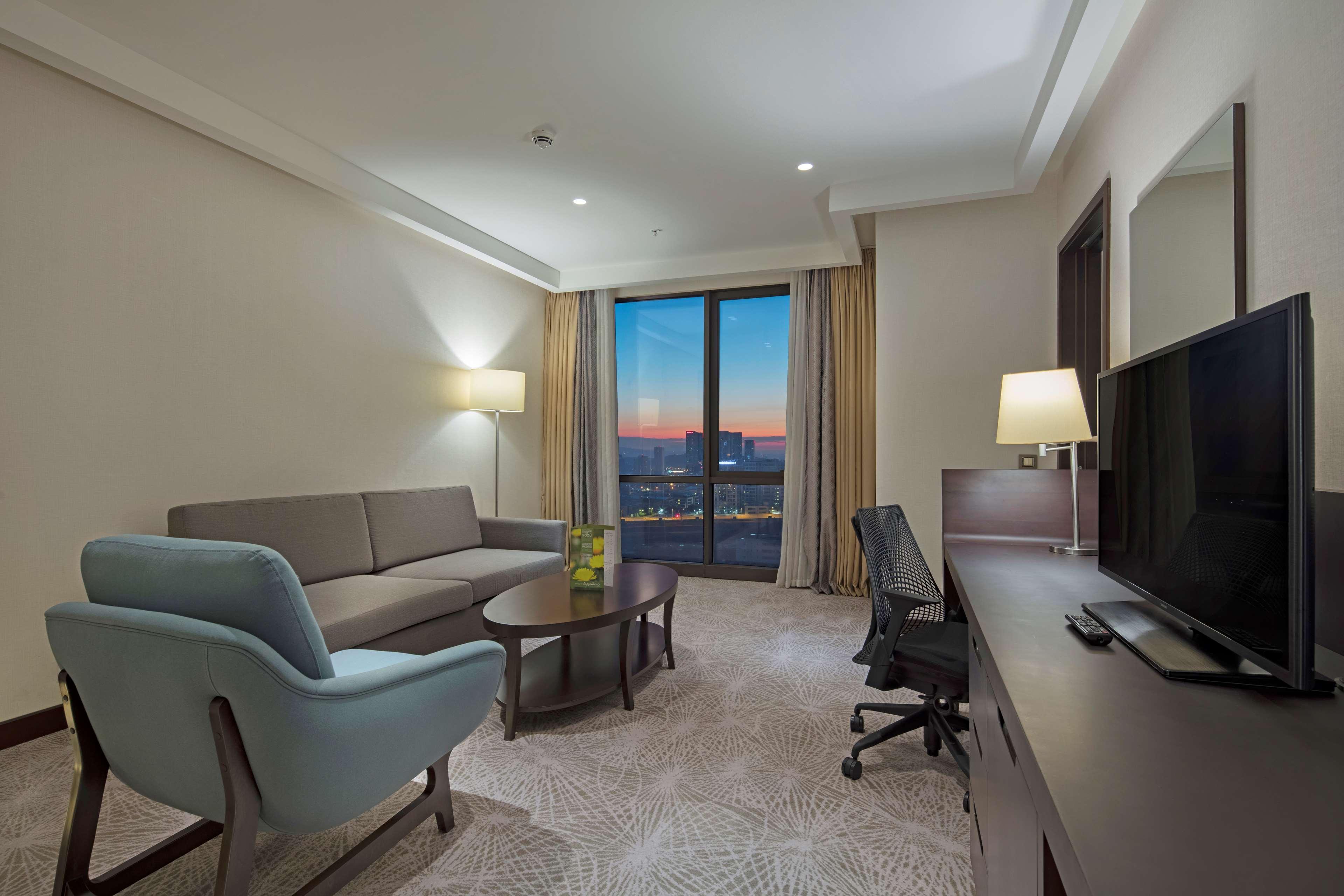 Готель Doubletree By Hilton Istanbul Umraniye Екстер'єр фото Suite