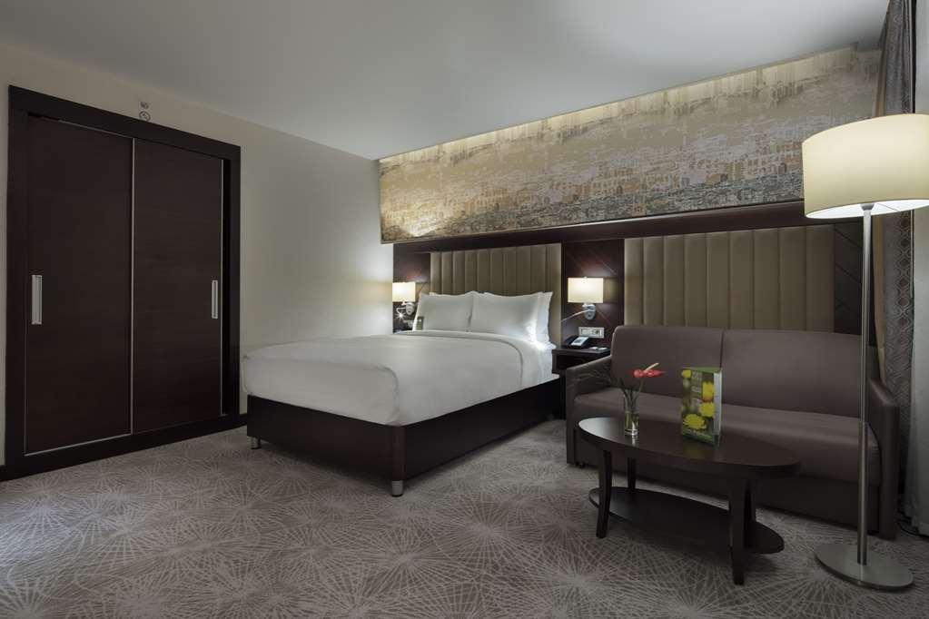 Готель Doubletree By Hilton Istanbul Umraniye Номер фото A room at the hotel
