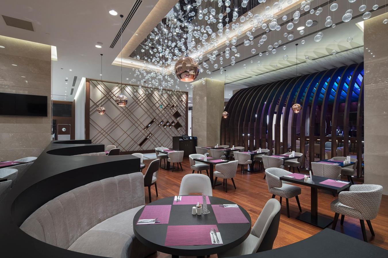 Готель Doubletree By Hilton Istanbul Umraniye Екстер'єр фото The interior of the restaurant