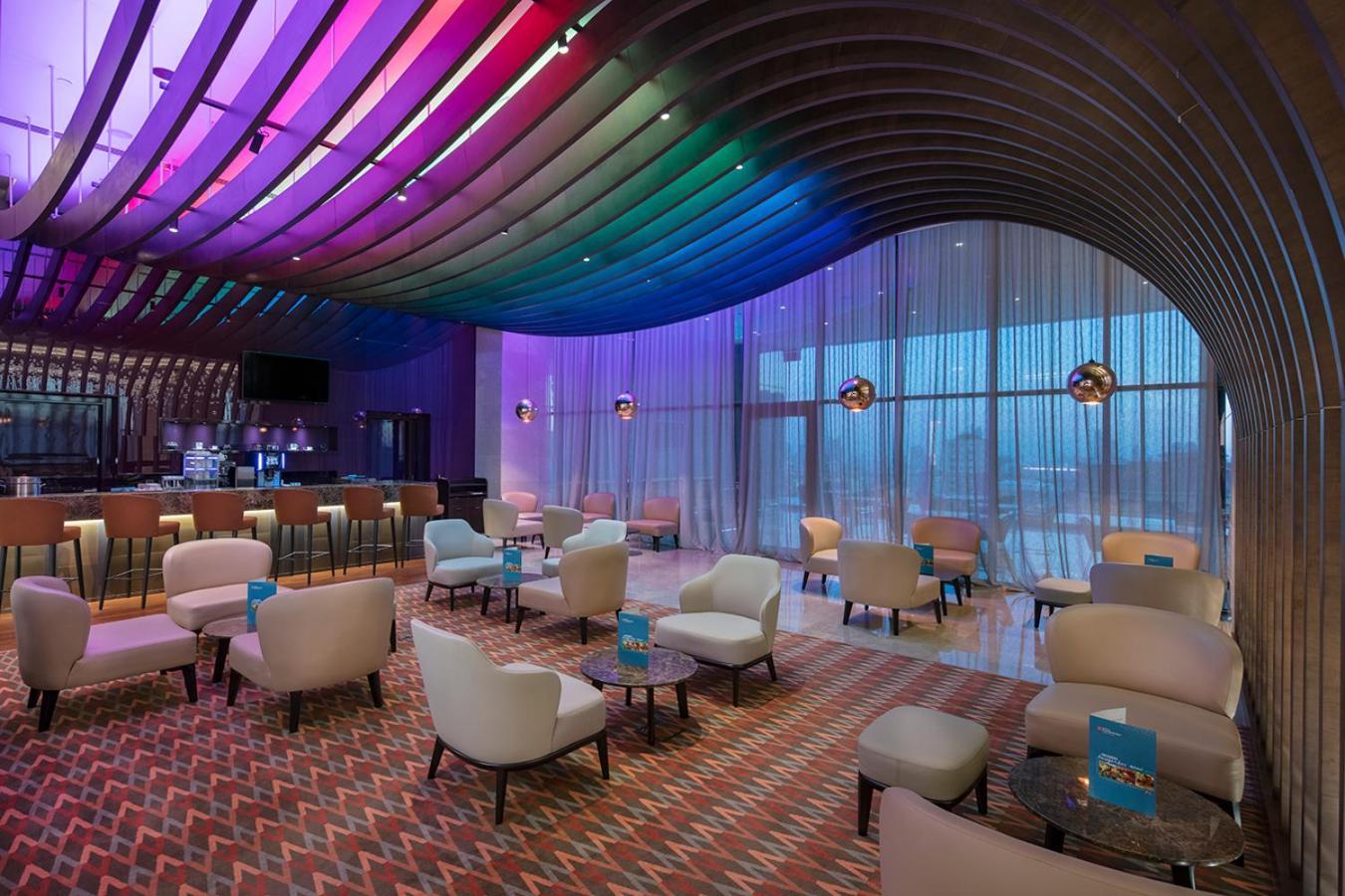Готель Doubletree By Hilton Istanbul Umraniye Екстер'єр фото The lounge at the airport