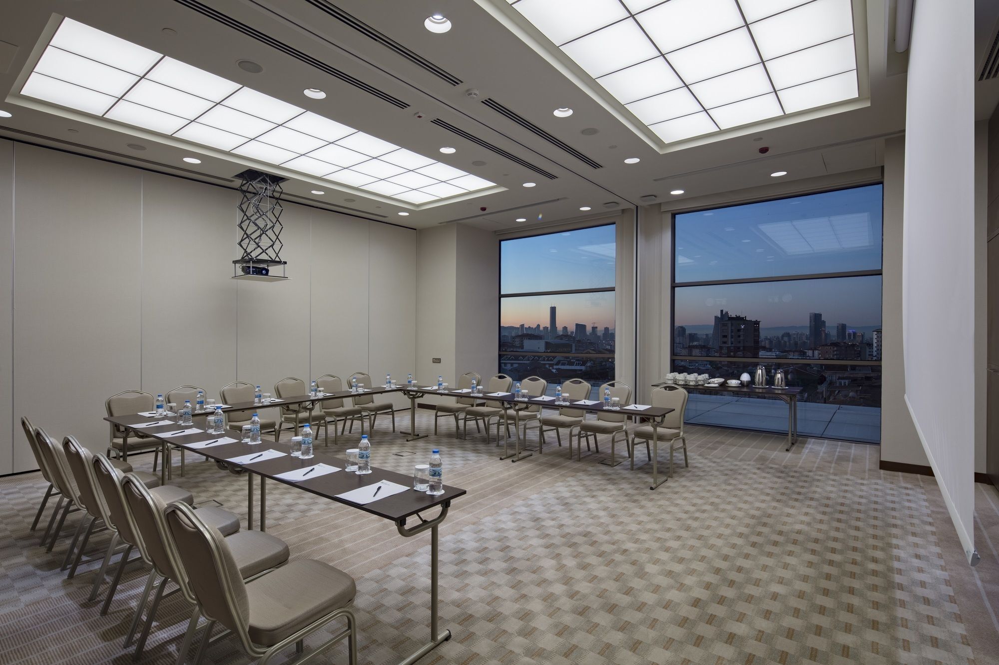 Готель Doubletree By Hilton Istanbul Umraniye Екстер'єр фото Meeting room