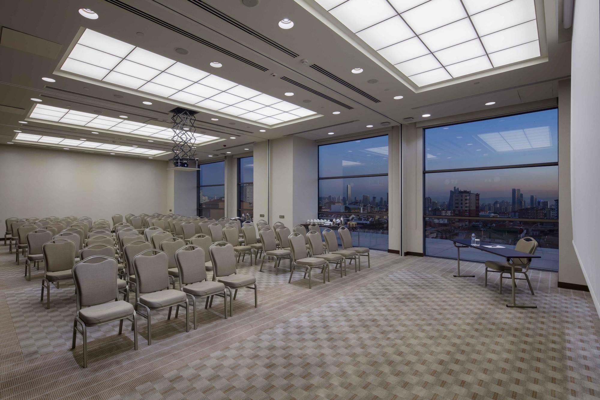 Готель Doubletree By Hilton Istanbul Umraniye Екстер'єр фото Meeting room