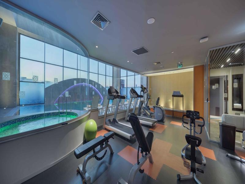 Готель Doubletree By Hilton Istanbul Umraniye Екстер'єр фото The gym at the hotel